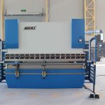 Delem cnc contrôleur en aluminium profil machine à cintrer et cnc presse plieuse avec DA52S