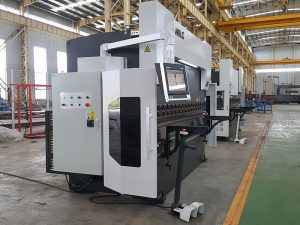 presse plieuse synchronisée hydraulique haute performance avec robot